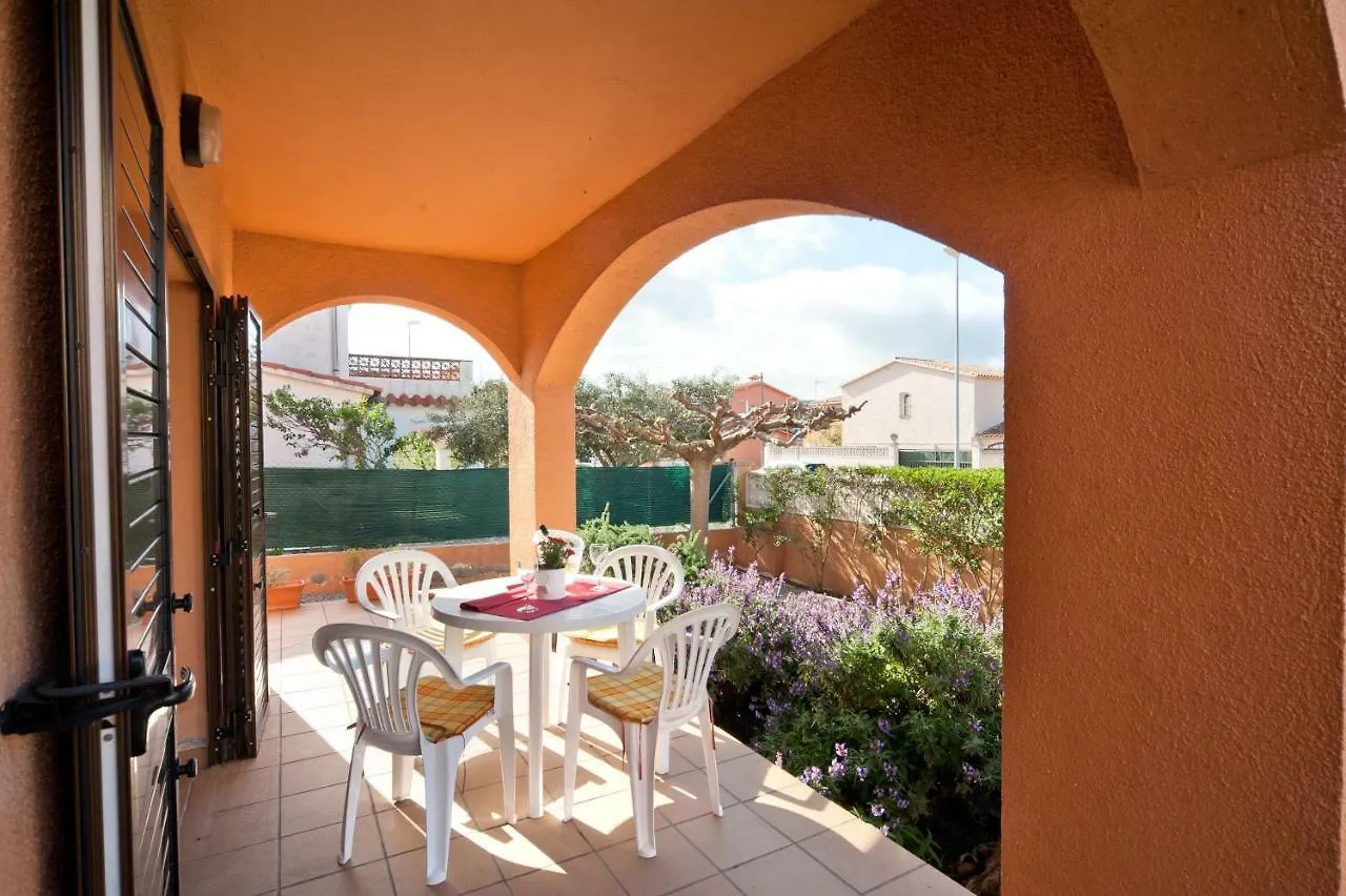Roser L' Escala Villa